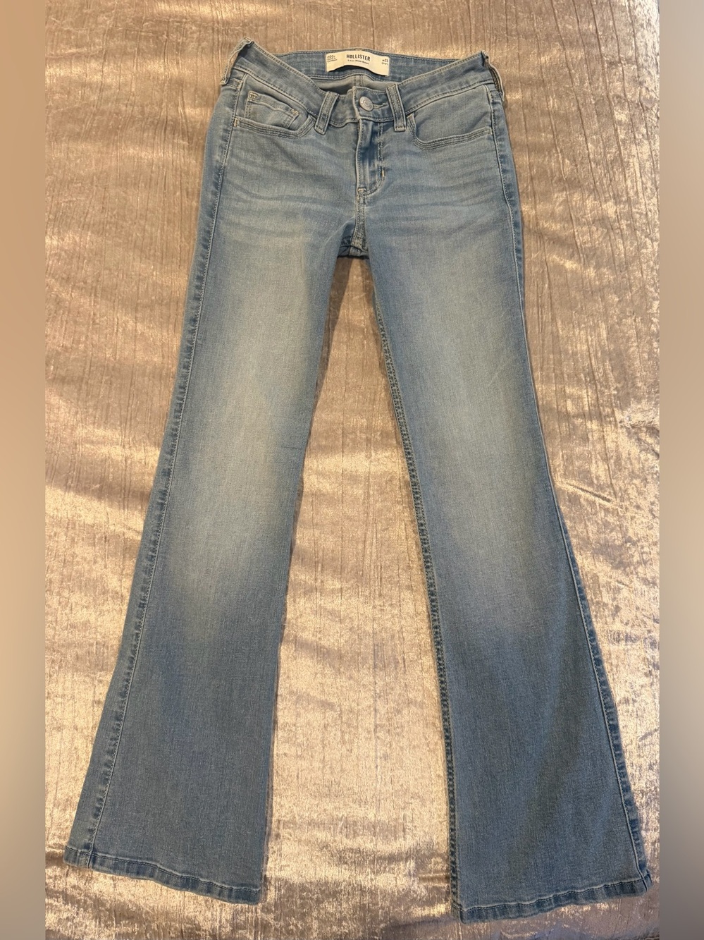 Hollister Low Rise Flare Jeans | 000 Short